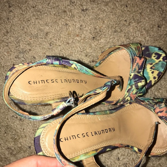 Chinese Laundry Wedges - Picture 4 of 6